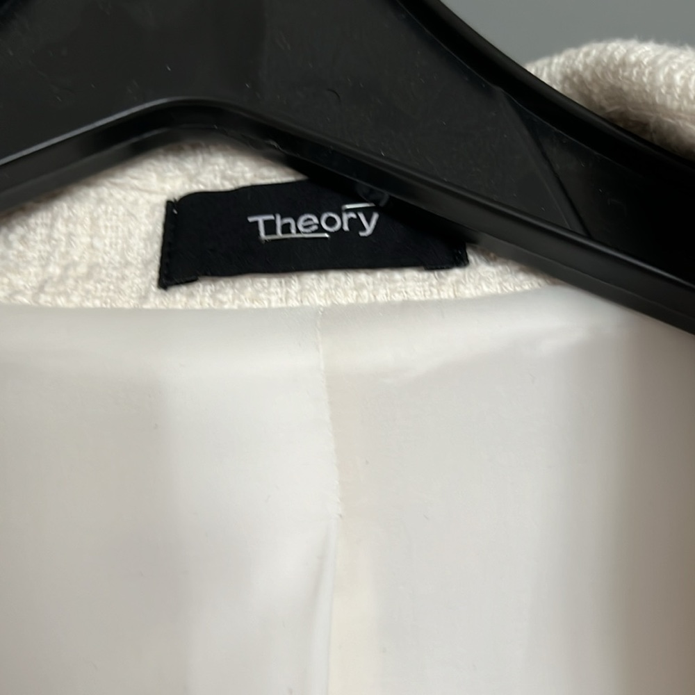 Gorgeous Theory Blazer - Picture 2 of 6